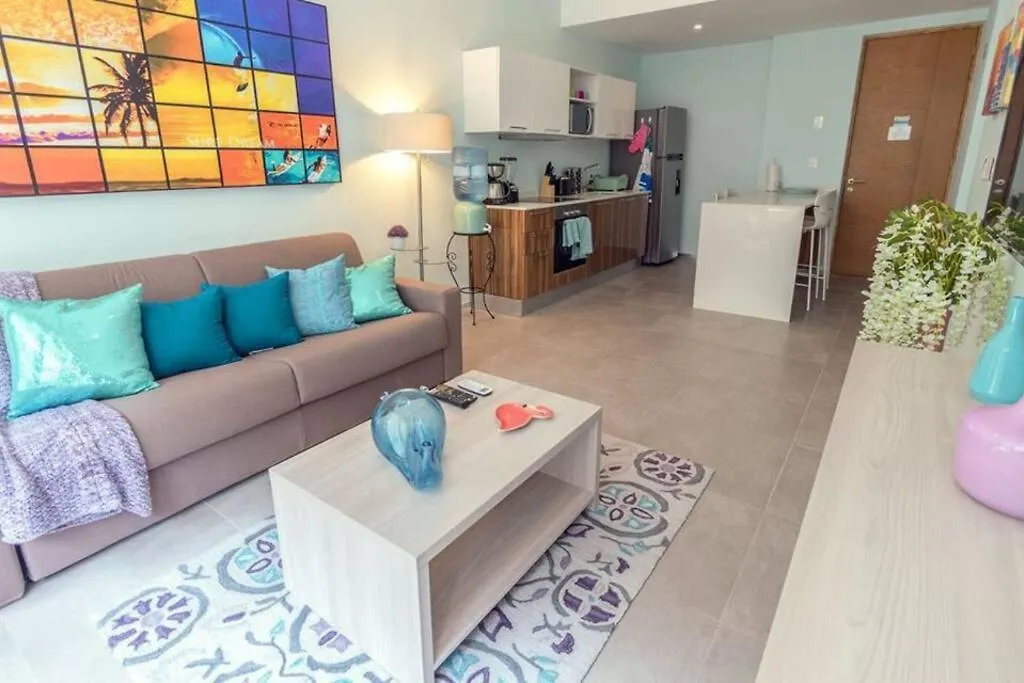 Colourful & Central 1 Bedroom In プレヤデルカーメン アパート